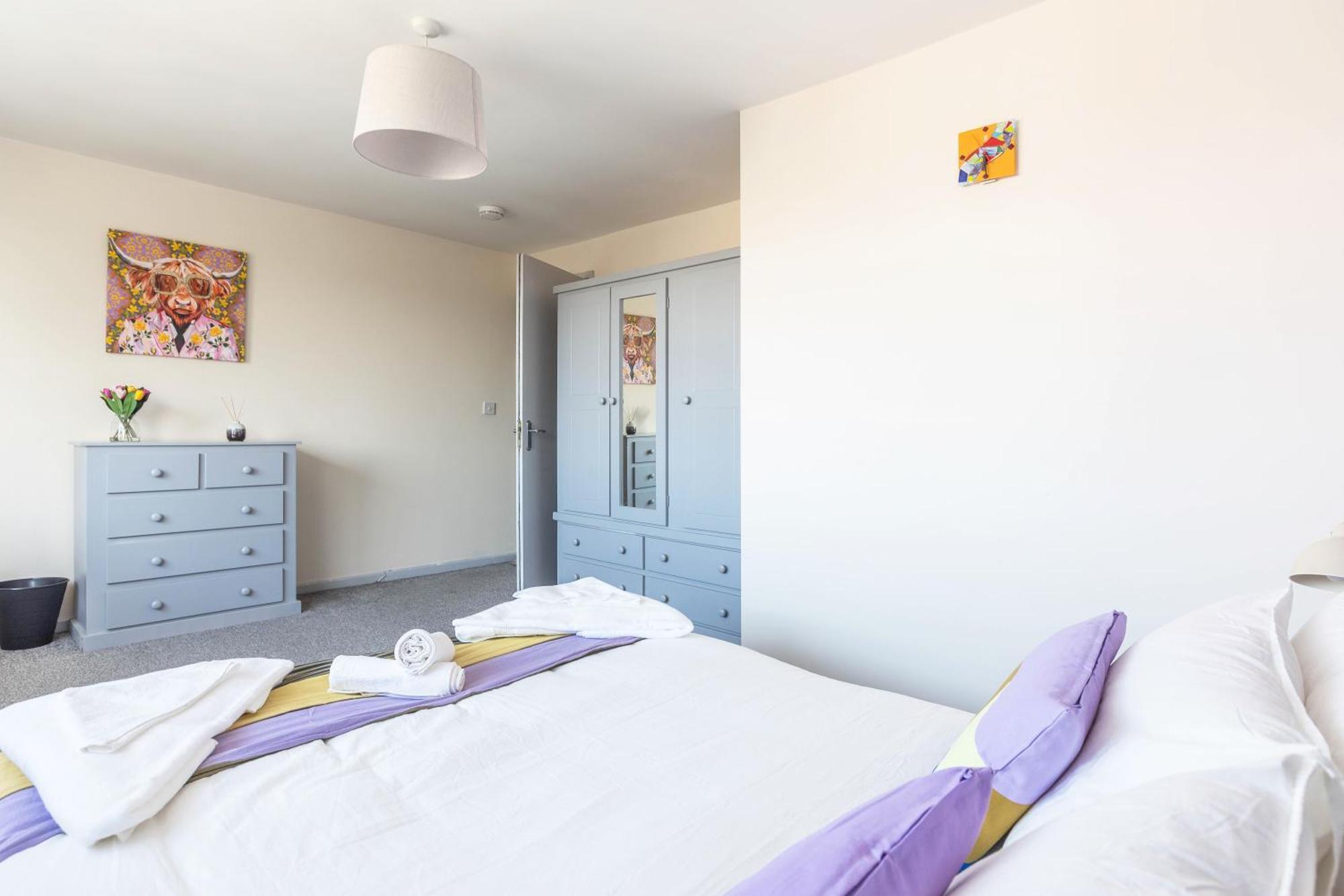 Spacious 4-bed Free Parking Short Or Long Manchester