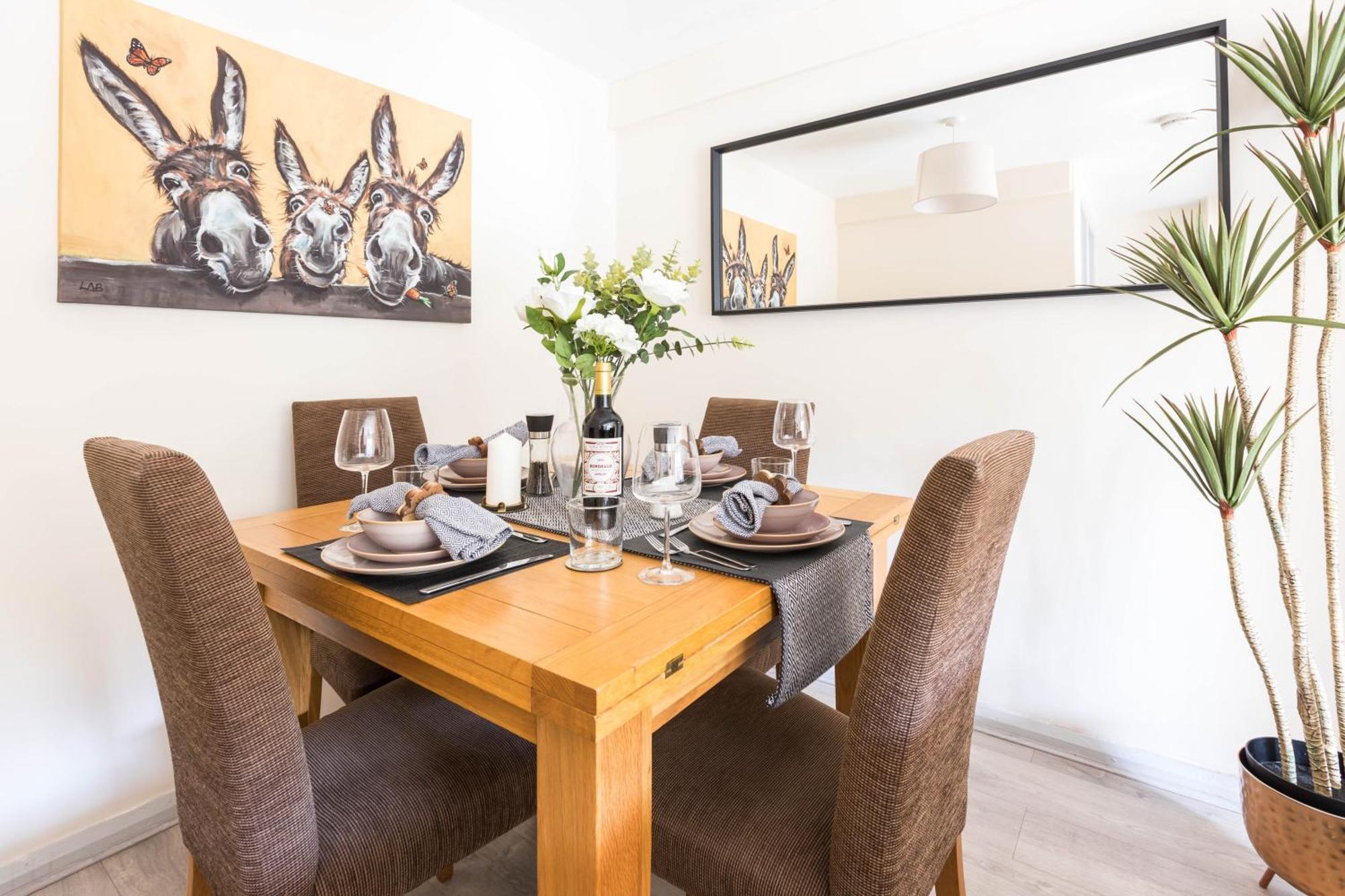 Holiday home Spacious 4-bed Free Parking Short Or Long Manchester