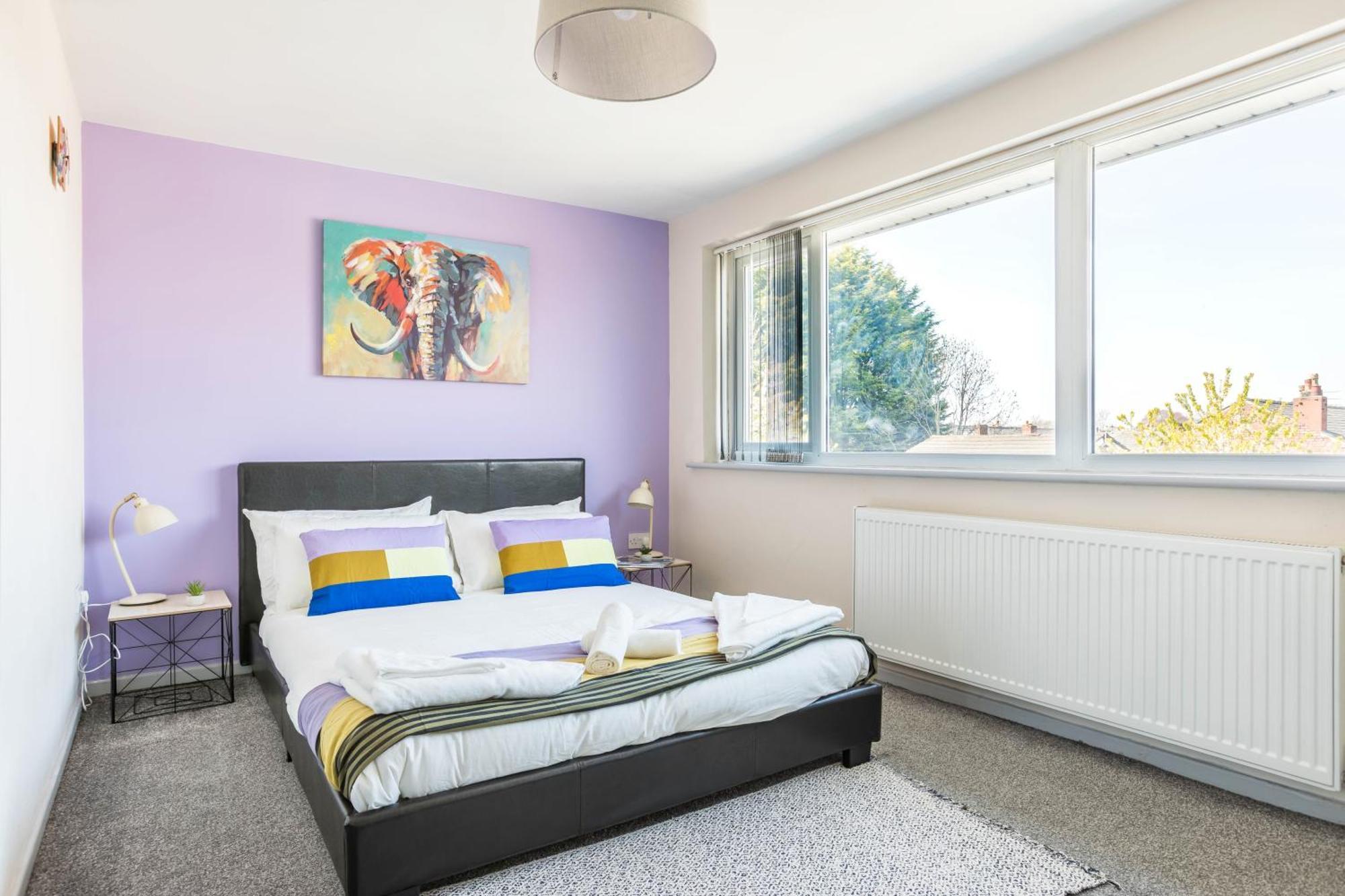 Holiday home Spacious 4-bed Free Parking Short Or Long *