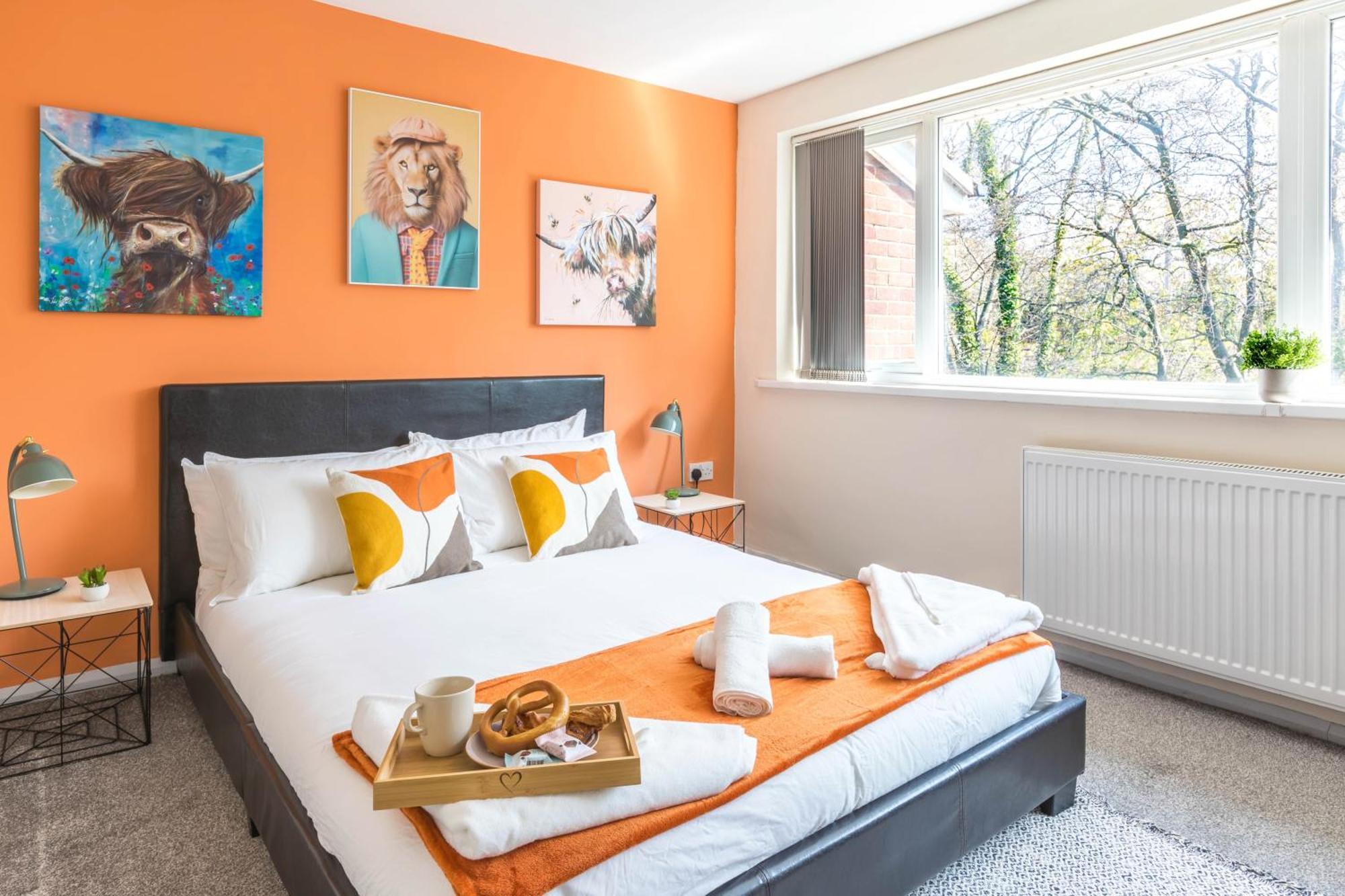 Holiday home Spacious 4-bed Free Parking Short Or Long
